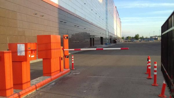 Шлагбаум автоматический скоростной Фантом Спринт-Арктик SА3000 с круглой стрелой 3 метра Шлагбаум автоматический скоростной Фантом Спринт-Арктик SА3000 с круглой стрелой 3 метра