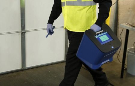 Детектор взрывчатых, наркотических веществ IonScan 600