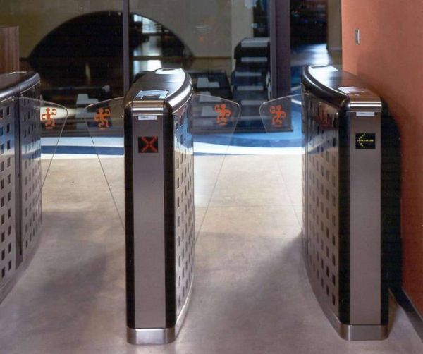 Верхняя крышка с пиктограммой из окрашенного пластика для проходных Gunnebo SpeedStile BP/BPW BA (SMTOPRNC11) Верхняя крышка с пиктограммой из окрашенного пластика для проходных Gunnebo SpeedStile BP/BPW BA (SMTOPRNC11)