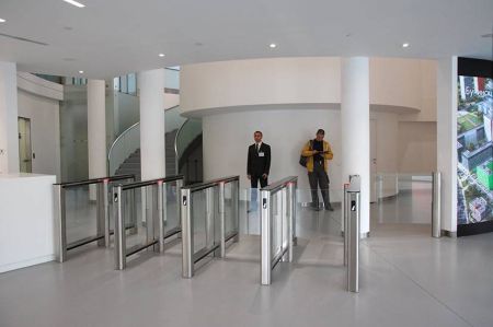 Турникет PERCo-ST-01 "Скоростной проход" с распашными створками увеличенной высоты PERCo-ATG-300H (ширина створки 300 мм, высота 1300 мм) Турникет PERCo-ST-01 "Скоростной проход" с распашными створками увеличенной высоты PERCo-ATG-300H (ширина створки 300 мм, высота 1300 мм)