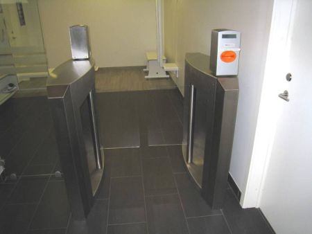 Центральный модуль распашного турникета Gotschlich Selection DF (высота 1052 мм) (6SEL2DC-BB) Центральный модуль распашного турникета Gotschlich Selection DF (высота 1052 мм) (6SEL2DC-BB)