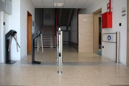 Турникет-трипод PERCo-TTR-04.1E из окрашенной стали, черный с блестками (с планками Антипаника) Турникет-трипод PERCo-TTR-04.1E из окрашенной стали, черный с блестками (с планками Антипаника)