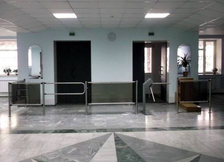 Турникет-трипод PERCo-TTR-04.1E из окрашенной стали, черный с блестками (с планками Антипаника) Турникет-трипод PERCo-TTR-04.1E из окрашенной стали, черный с блестками (с планками Антипаника)