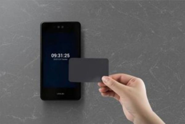 Биометрический терминал распознавания лиц Uface 8 Pro, настенный Биометрический терминал распознавания лиц Uface 8 Pro, настенный