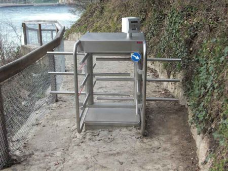 Двухпроходный роторный двухлопастной полуростовой турникет Gotschlich Vario 1100 D-180 (6VAR11D2A) Двухпроходный роторный двухлопастной полуростовой турникет Gotschlich Vario 1100 D-180 (6VAR11D2A)