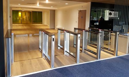 Турникет PERCo-ST-01 "Скоростной проход" с распашными створками PERCo-ATG-425 (ширина створки 425 мм) Турникет PERCo-ST-01 "Скоростной проход" с распашными створками PERCo-ATG-425 (ширина створки 425 мм)