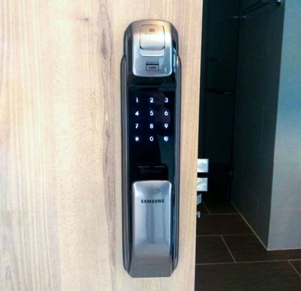 Электронный замок биометрический Samsung SHP-DP728AK/VK с bluetooth (одноригельная врезная часть) Электронный замок биометрический Samsung SHP-DP728AK/VK с bluetooth (одноригельная врезная часть)