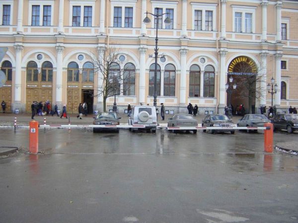 Шлагбаум автоматический скоростной Фантом Спринт S3000 с круглой стрелой 3 м и системой откидывания