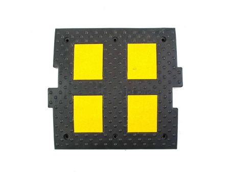 Искусственная дорожная неровность ИДН-500-1 с усиленным креплением (центральный элемент) Искусственная дорожная неровность ИДН-500-1 с усиленным креплением (центральный элемент)