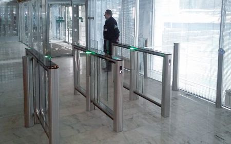 Турникет PERCo-ST-01 "Скоростной проход" с распашными створками увеличенной высоты PERCo-ATG-300H (ширина створки 300 мм, высота 1300 мм) Турникет PERCo-ST-01 "Скоростной проход" с распашными створками увеличенной высоты PERCo-ATG-300H (ширина створки 300 мм, высота 1300 мм)