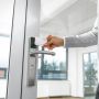 Электронный замок dormakaba c-lever pro (белый, узкий, offline, 92 мм, левый, ручки HL, шток 9 мм) Электронный замок dormakaba c-lever pro (белый, узкий, offline, 92 мм, левый, ручки HL, шток 9 мм)