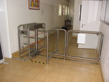 Роторный четырехлопастной олуростовой турникет Gotschlich Vario 1100 E-90 (6VAR11E4A) Роторный четырехлопастной олуростовой турникет Gotschlich Vario 1100 E-90 (6VAR11E4A)