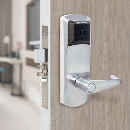 Электронный замок dormakaba Saflok RT Plus ESM, матовый хром (79PS03012EF30-626) Электронный замок dormakaba Saflok RT Plus ESM, матовый хром (79PS03012EF30-626)