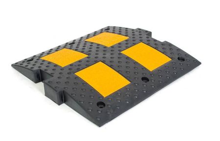 Искусственная дорожная неровность ИДН-500-1 с усиленным креплением (центральный элемент) Искусственная дорожная неровность ИДН-500-1 с усиленным креплением (центральный элемент)