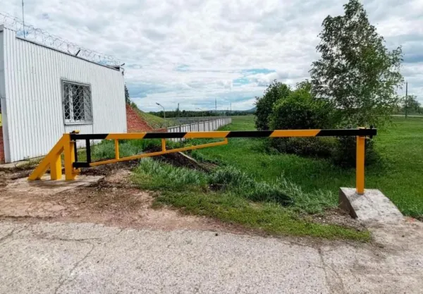 Противотаранный шлагбаум ПШГ-СБ (Л) 4000 горизонтальный, электромеханический, 3,5 тонны Противотаранный шлагбаум ПШГ-СБ (Л) 4000 горизонтальный, электромеханический, 3,5 тонны