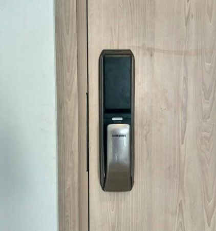 Электронный замок биометрический Samsung SHP-DP728AK/VK с bluetooth (одноригельная врезная часть) Электронный замок биометрический Samsung SHP-DP728AK/VK с bluetooth (одноригельная врезная часть)