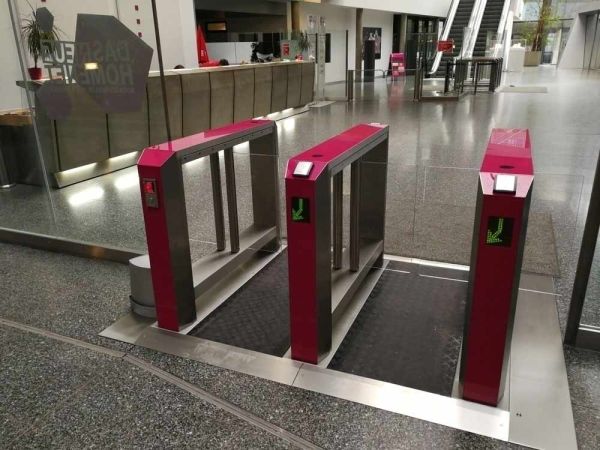 Распашной турникет Gotschlich Axioma DF VIP 1025H со сканером штрих-кода Распашной турникет Gotschlich Axioma DF VIP 1025H со сканером штрих-кода