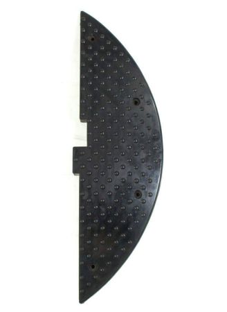 Искусственная дорожная неровность ИДН-900-2 с усиленным креплением (концевой элемент) Искусственная дорожная неровность ИДН-900-2 с усиленным креплением (концевой элемент)