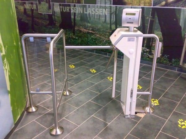 Трехштанговый турникет-трипод Gotschlich Compact 3-Arm из окрашенной стали (6COM3AEB)