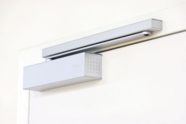 Доводчик дверной dormakaba TS93 G BC+DC EN 2-5, серый, по технологии Cam Action