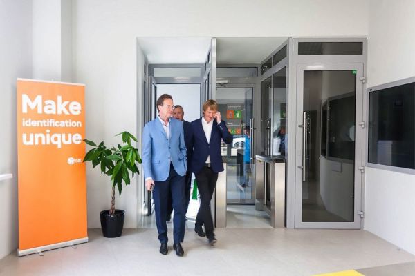 Центральный модуль распашного турникета Gotschlich Axioma DF 1025H (650 мм) (6AXI2DC) Центральный модуль распашного турникета Gotschlich Axioma DF 1025H (650 мм) (6AXI2DC)