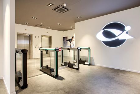 Распашной двухпроходной турникет Magnetic mWing с закаленными створками 900 мм Распашной двухпроходной турникет Magnetic mWing с закаленными створками 900 мм