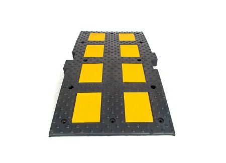 Искусственная дорожная неровность ИДН-900-1 с усиленным креплением (центральный элемент) Искусственная дорожная неровность ИДН-900-1 с усиленным креплением (центральный элемент)