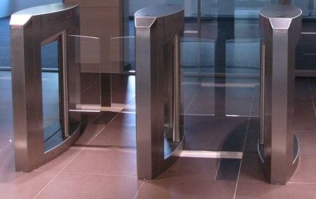 Центральный модуль распашного турникета Gotschlich Selection DF (высота 1052 мм) (6SEL2DC-BB) Центральный модуль распашного турникета Gotschlich Selection DF (высота 1052 мм) (6SEL2DC-BB)