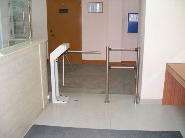 Турникет-трипод PERCo-T-5 из окрашенной стали (с планками) Турникет-трипод PERCo-T-5 из окрашенной стали (с планками)